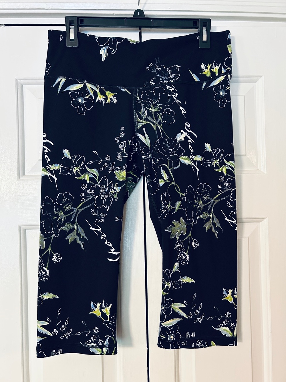 Victoria Sport Active Capri Leggings black with floral accents